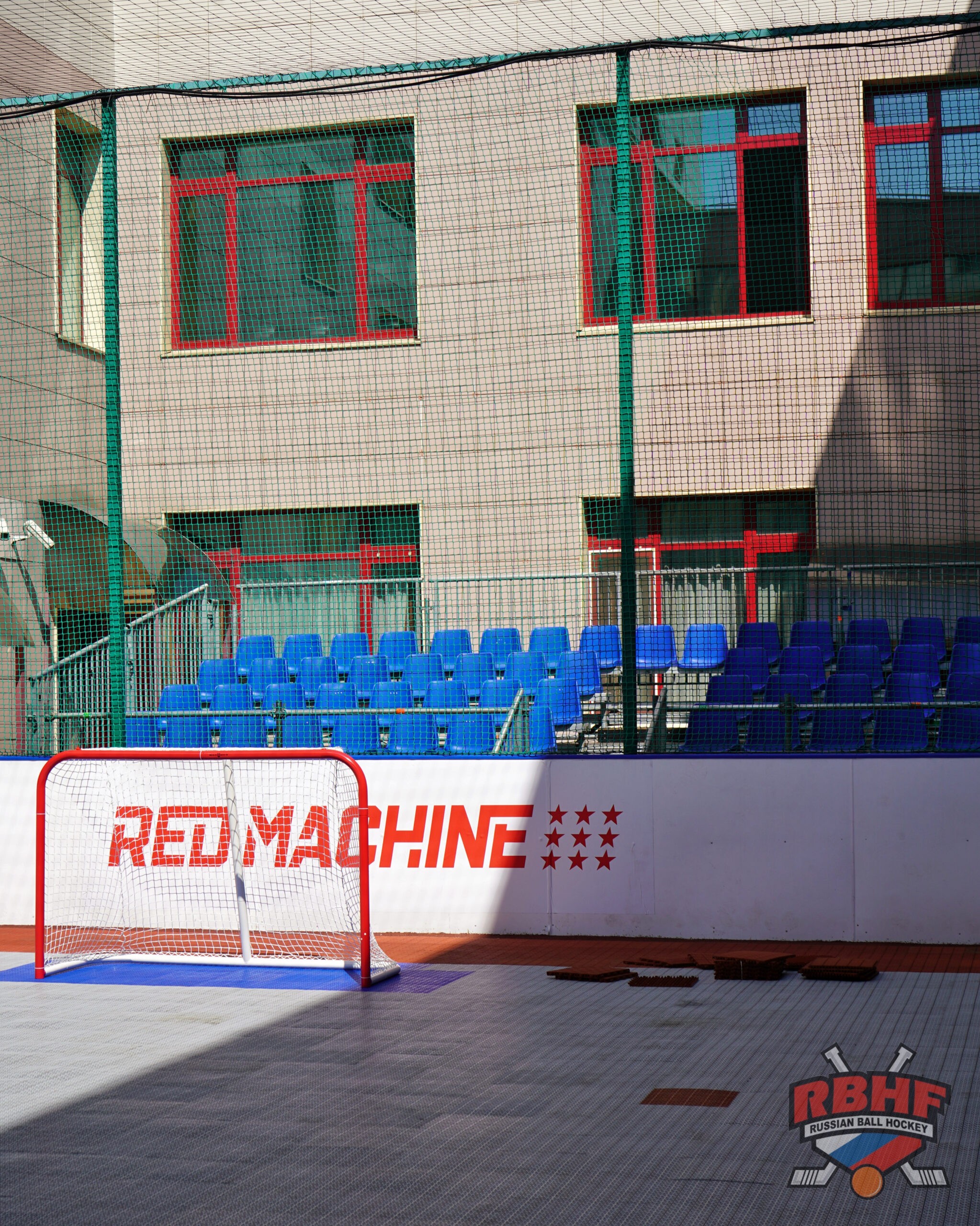 Зрительская трибуна с сидениями на Чемпионате Москвы по бол-хоккею прошел в Москве 